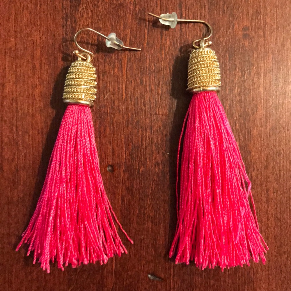 💗 SOLD Hot Pink Tassel Earrings NEW!! 💗